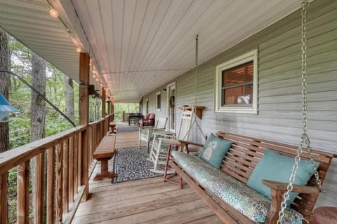 "Loved hearing the relaxing sound of the creek from the porch."-Jenn(Jul 2025)