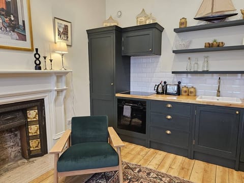 cdd72ba9-a6bc-46b4-bb6c-ea2b7f9ae61c