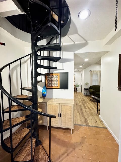 Go up the spiral staircase to go to the spacious loft or enter the living room