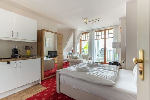 Bedroom with Double Bed and Kitchenette