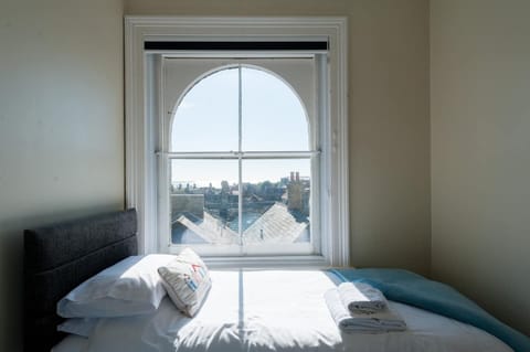 Bedroom 2 twin