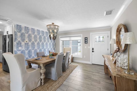 Entrance/ Dining room