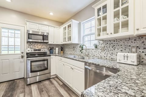 Modern style kitchen