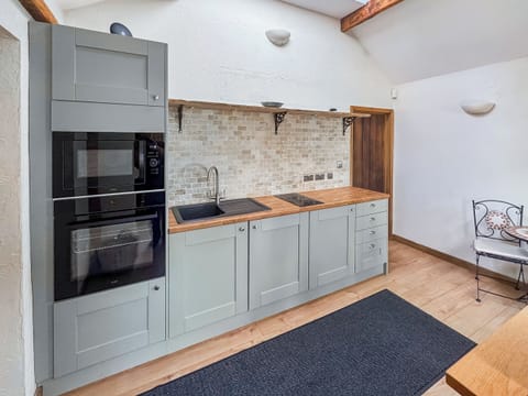 Kitchen | Broadlea, North Green