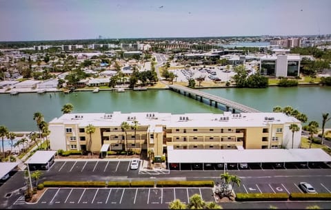 Unit on top floor of 3 story waterfront building
