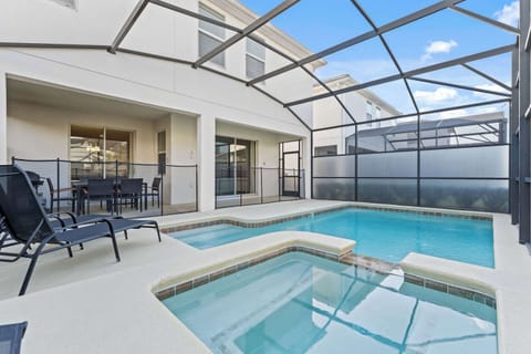 Stay at Sun & Fun Storey Lake!