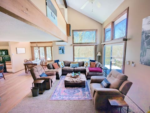 Spacious Open Living Room with Bright, Cozy Sofas 🌞