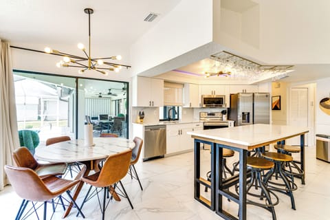 Dining Area | Dishware & Flatware | Central A/C & Heat