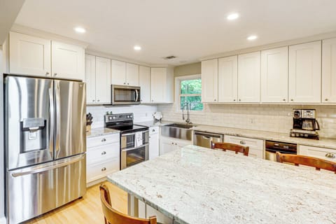 Kitchen | Cooking Basics | Dishwasher | 1st Floor