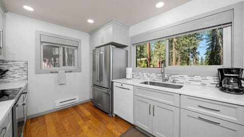 Beautifully updated kitchen