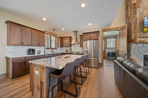 Additional Seating at the Kitchen Island
