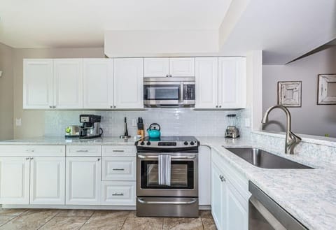 23-web-or-mls-Kitchen 1 (1)