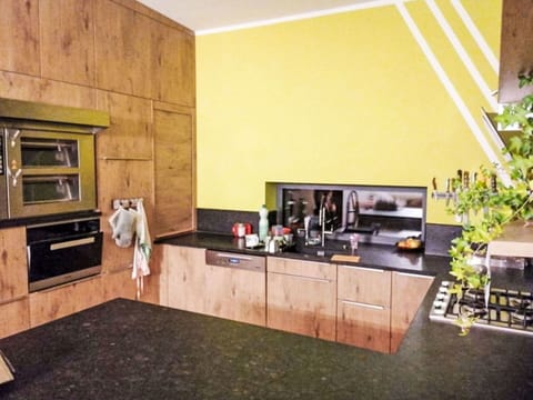 Flooring, Interior Design, Wood, Floor, Kitchen, Countertop, Lighting, Furniture, Ceiling, Cabinetry