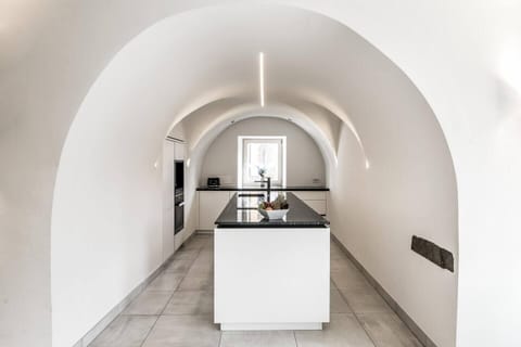 6e8de944-e183-4b16-a1af-307e78ad9c68