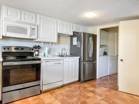 1600-port-villa-dr-IMG-0588