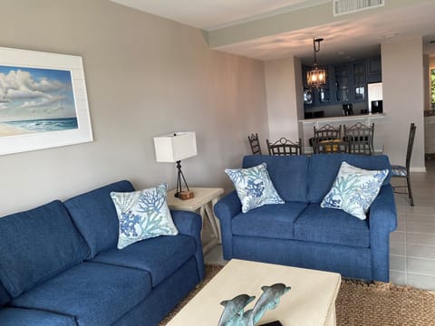 Living Room - 1828 (2)