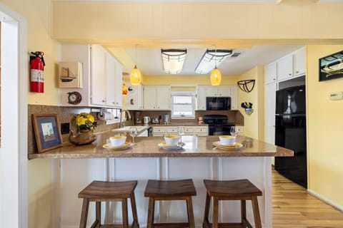 Gorgeous and bright kitchen