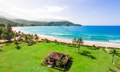 Amazing Hanalei beachfront setting!