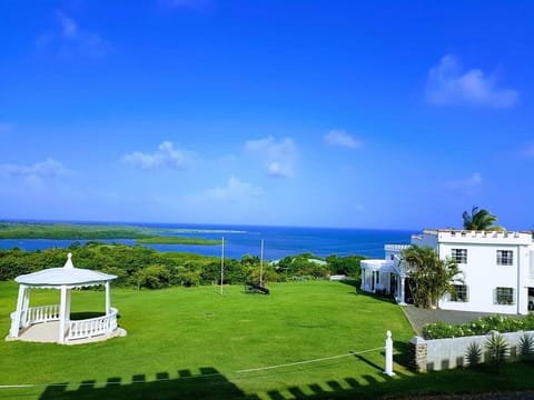 Amazing Gazebo with view of Savannes Bay and Honeymoon Bay 