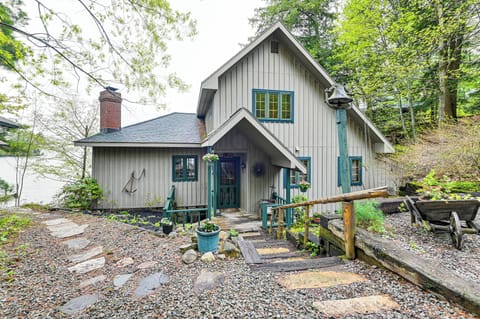 Huletts Landing Vacation Rental | 3BR | 2BA | Stairs Required | 2,000 Sq Ft