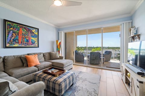 Bright & Sunny Living Space