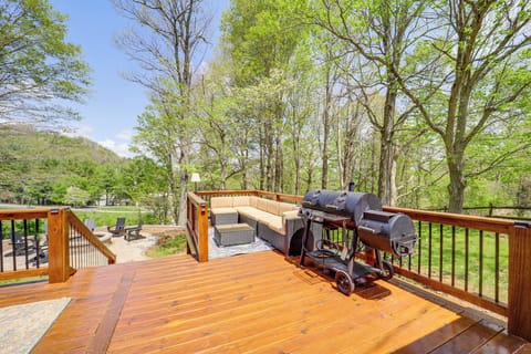 Private Deck | Stairs Required to Backyard | BBQ Grill
