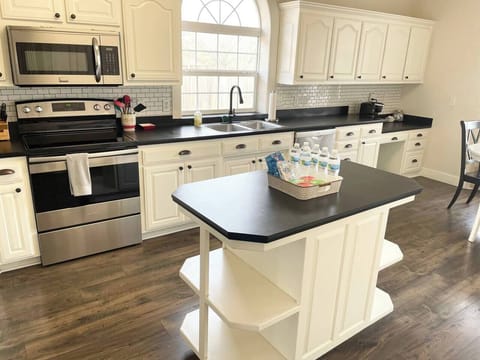 df50993d-5c48-490a-be85-987047e642c0