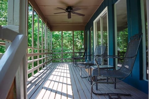 Upper Back Deck Overlooks the Lake