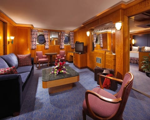 Gather for drinks in the elegant lounge with warm wood finishes.