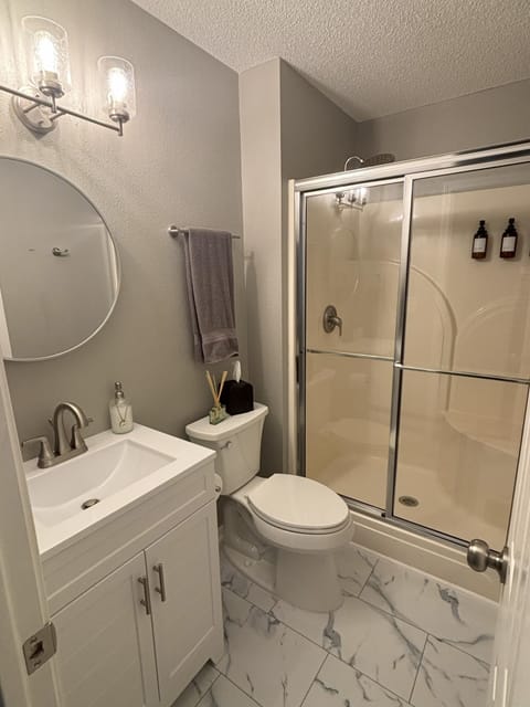 Master bathroom, 1