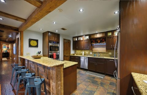 With every convenience at your fingertips, this kitchen is set for any meal you plan.