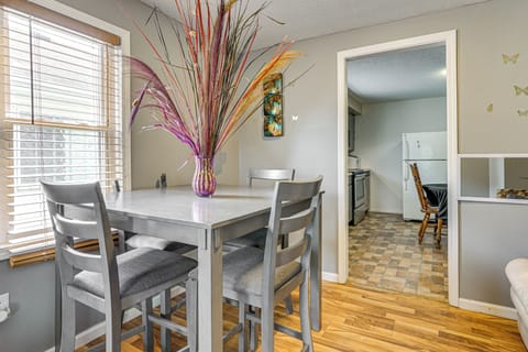 Dining Table | Dishware/Flatware