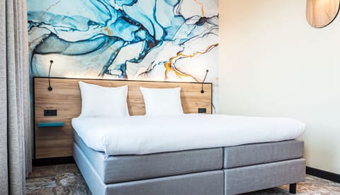 Unit with one Queen bed