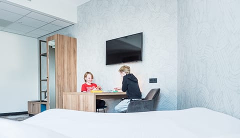 Unit with one Queen bed or twin beds. Actual unit may vary