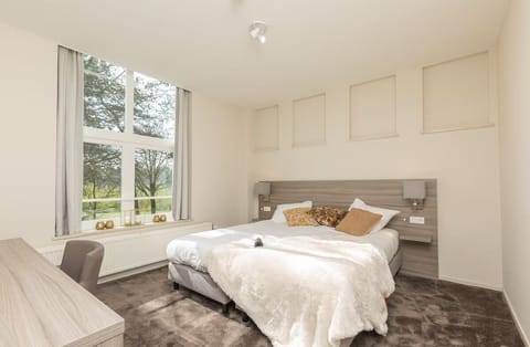 Unit with Two Twin beds