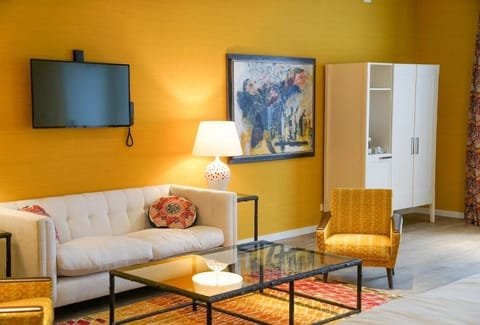In-room amenities. Exact unit will be assigned upon arrival. Views, colors, and decor may vary.