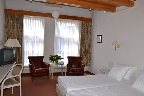 Comfortable Unit with Four Twin size beds