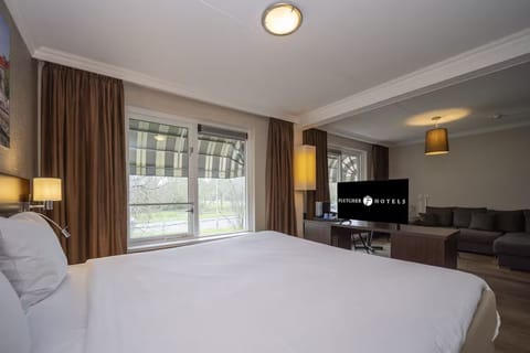 Unit with King size bed