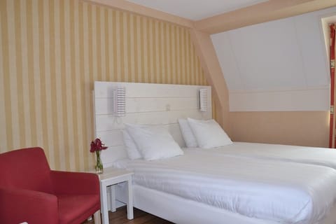 Comfortable Unit with Two Twin size beds