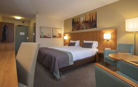 Unit with 2 single beds. Exact unit will be assigned upon arrival. Views, colors, and decor may vary.