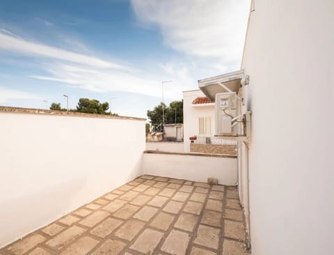 Autumn, Balcony / Terrace / Patio, Building Exterior, Spring, Summer