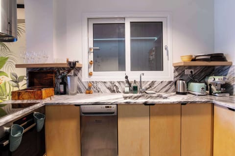 Your Athens Stay: Cook in Style.