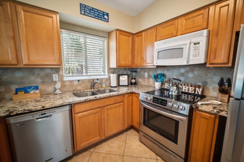 Indoors, Appliance, Microwave, Oven, Kitchen