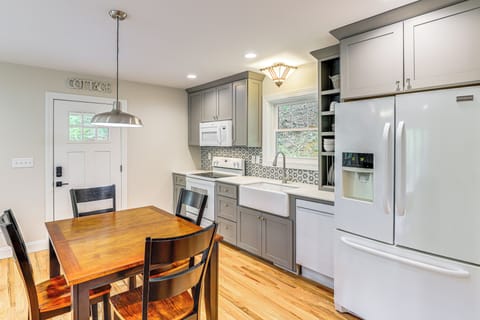 Kitchen | 1st Floor | Keurig Coffee Maker | Dishwasher | Cooking Basics