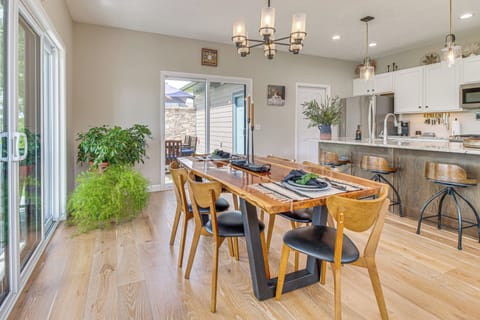 Dining Table | Dishware & Flatware | 1st Floor