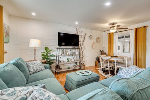 Sun City Vacation Rental | 2BR | 1BA | 1,100 Sq Ft | 1 Step to Enter