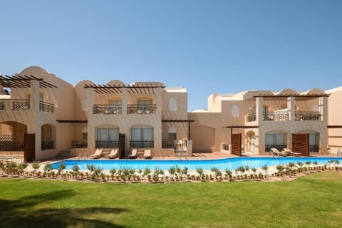 Swim - up access