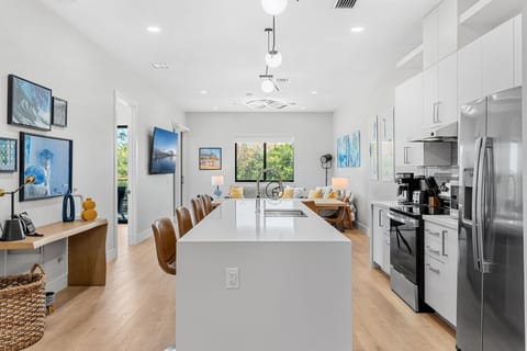 fb1cd049-0640-4f1a-883f-188a5aaf3972