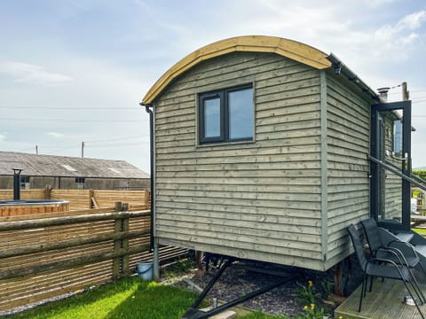 Exterior | Cwtch Winnie - Pen Cefn Farm, Abergele