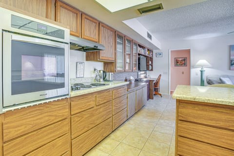 Kitchen | Drip Coffee Pot | Toaster | Blender